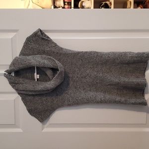 Short sleeve sweater